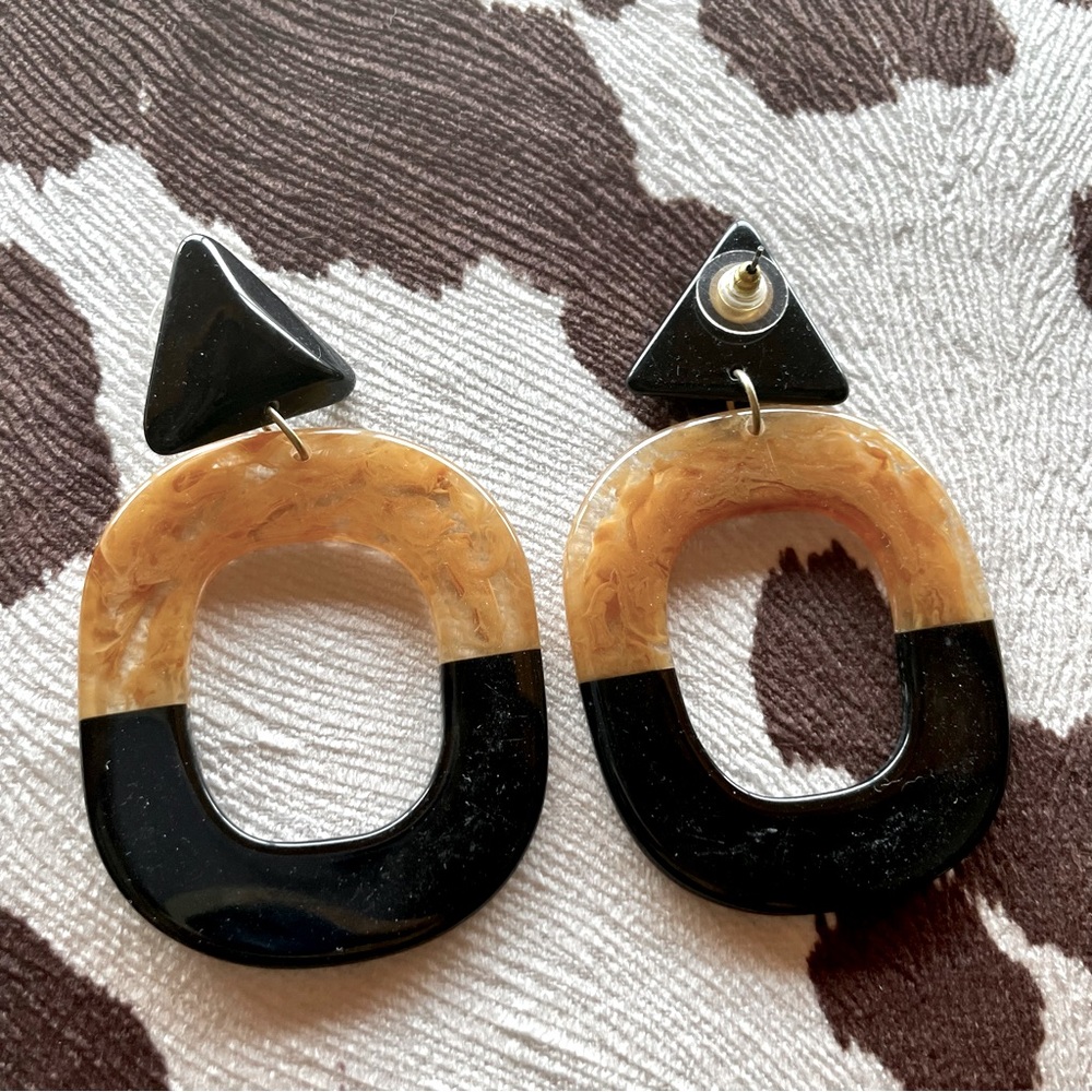Two tone 3-1/4" acrylic hoops from the Victoria & Albert Museum, London